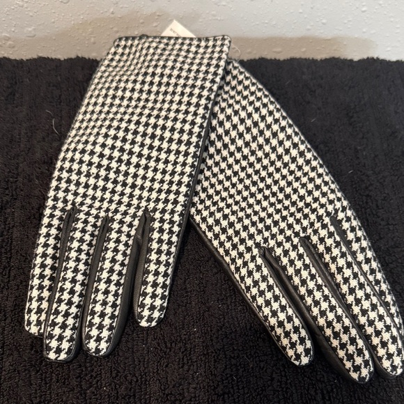 Worthington Classic Houndstooth Gloves - Picture 1 of 4